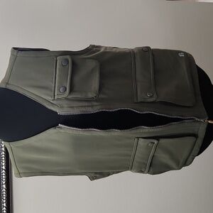 Green utility cargo pocket vest